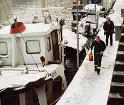 Einsatz BF Koeln Treibstoff auffangen Koeln Rheinauhafen P068